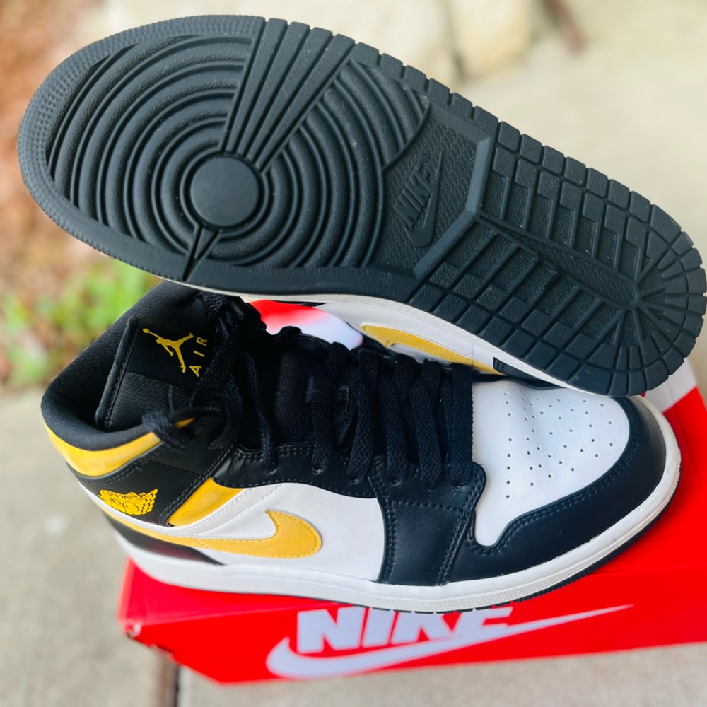 Men’s Air Jordan 1 Mid 8.5 used